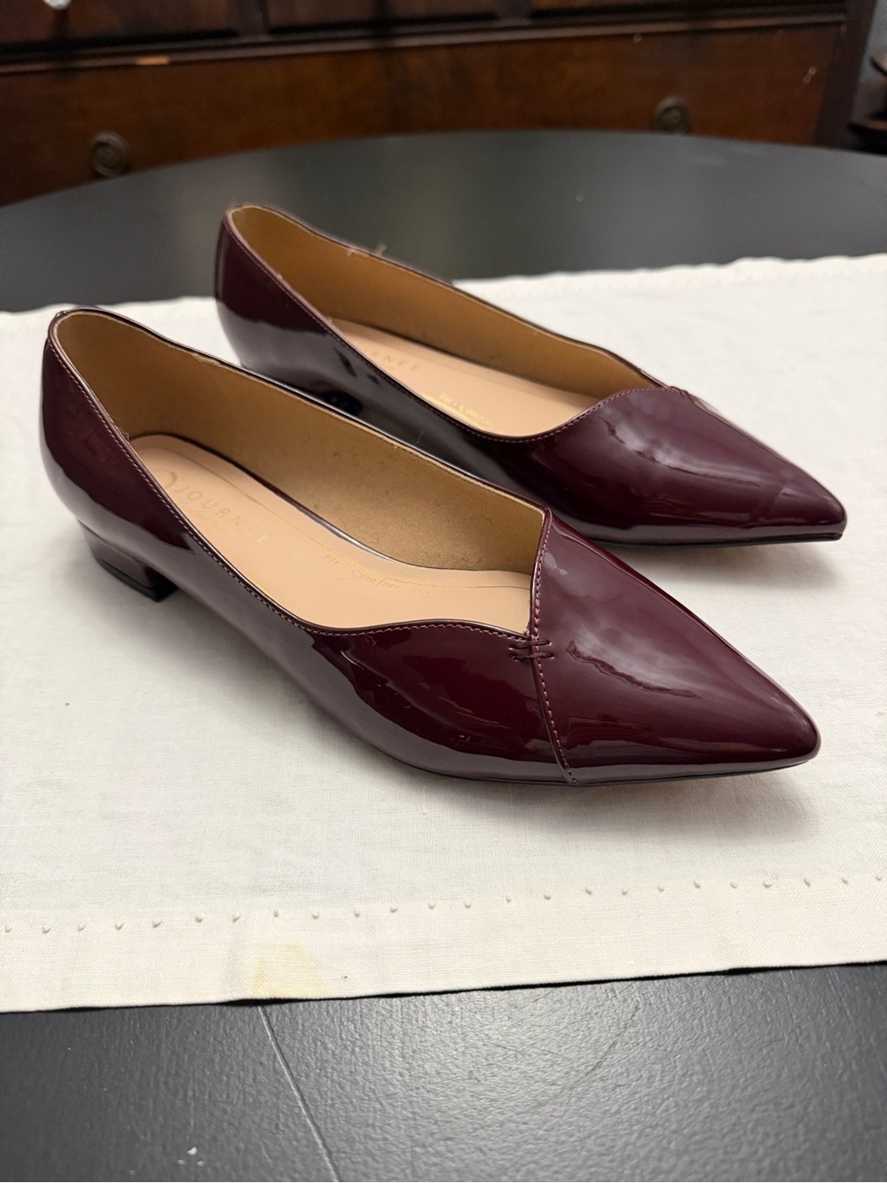 Journee Collection Burgundy Patent Pointed-Toe Flats Sz 9